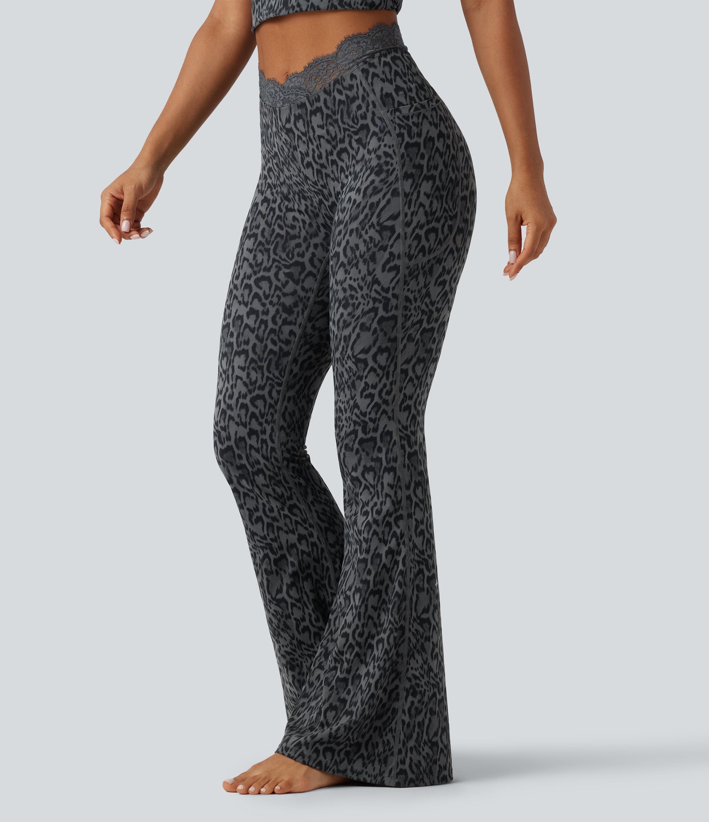 UltraSculpt™ Leopard Print V-Shaped High Waisted Contrast Lace Yoga Flare Leggings with Pockets