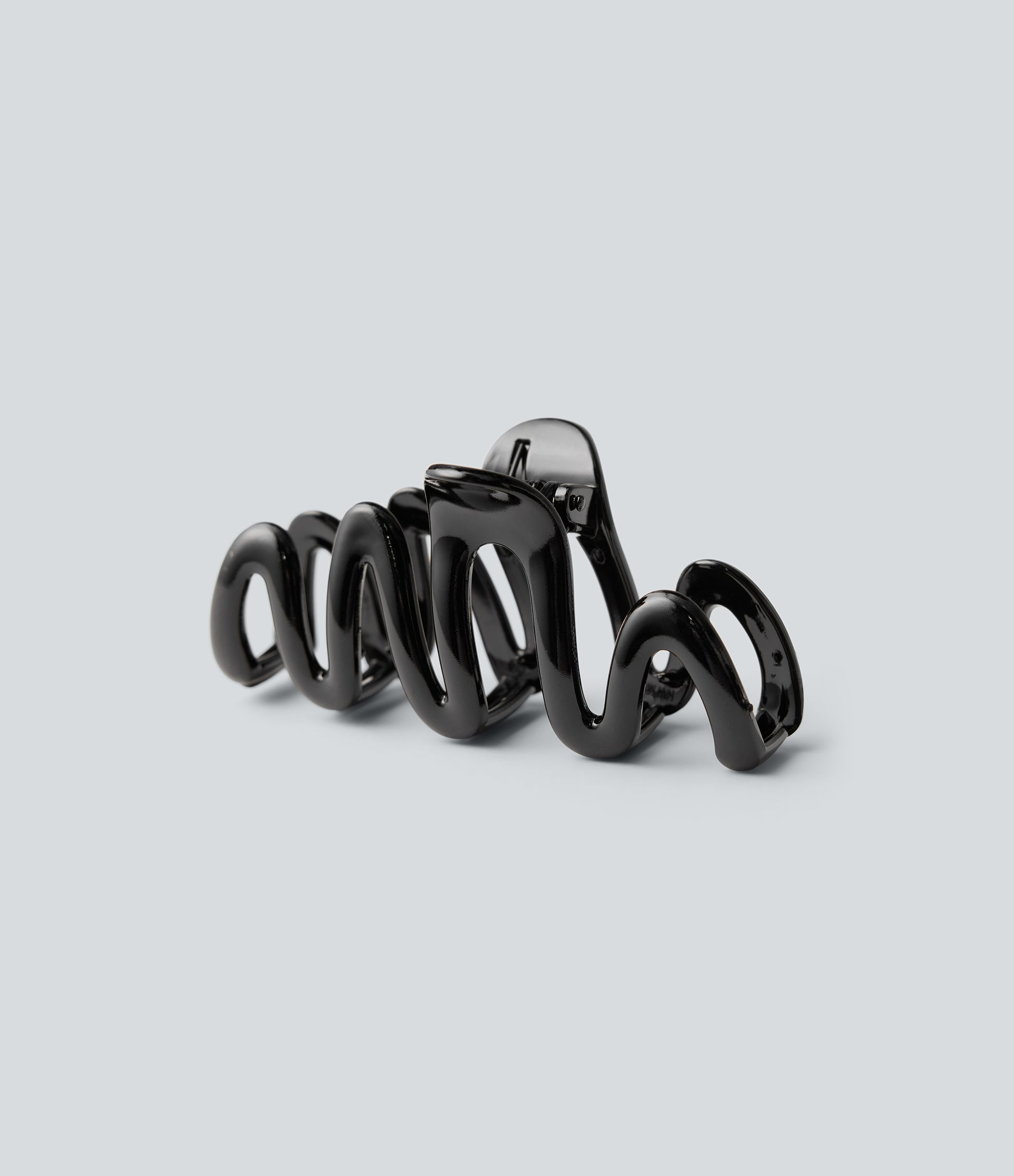 Wave-Shaped Hair Claw